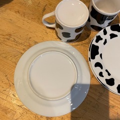 【引き取り限定】中古品　牛柄のマグカップとお皿のセットの画像