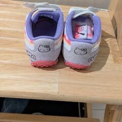 子供の靴差し上げます。の画像