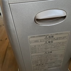 ダイニチ石油ファンヒーターシルバー&灯油ポリタンク3本の画像