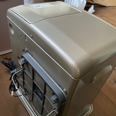 ダイニチ石油ファンヒーターシルバー&灯油ポリタンク3本の画像