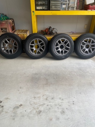 ジムニー
JB64新車時外し純正 タイヤホイールセット