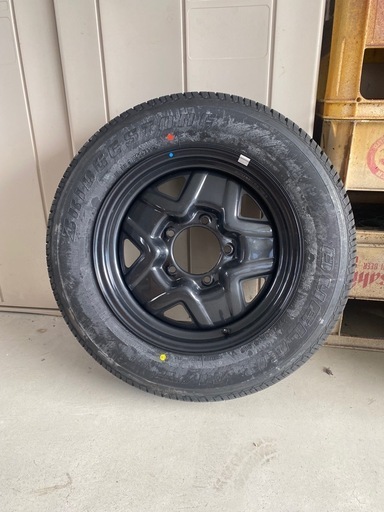 ジムニー
JB64新車時外し純正 タイヤホイールセット