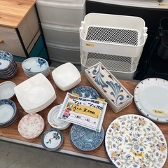 【11/15(土)、11/6(日)限定セール】【全品2000円以内】 プラスチックチェスト 収納ラック カラーボックス ランドリー　チェスト チェア 本棚　検)一人暮らし　ファミリー　冷蔵庫　洗濯機　オフィス　事務　テーブル　ラック　収納　家具　ソファ　キッチン 食器棚 ワゴン 棚 椅子 スツール チェア　セールついでに倉庫の中の販売家具みてください！！の画像