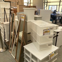 【11/15(土)、11/6(日)限定セール】【全品2000円以内】 プラスチックチェスト 収納ラック カラーボックス ランドリー　チェスト チェア 本棚　検)一人暮らし　ファミリー　冷蔵庫　洗濯機　オフィス　事務　テーブル　ラック　収納　家具　ソファ　キッチン 食器棚 ワゴン 棚 椅子 スツール チェア　セールついでに倉庫の中の販売家具みてください！！の画像