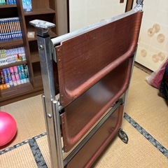 折りたたみ棚の画像