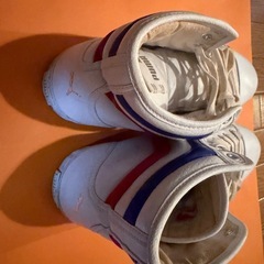 プーマ　ハイカットすにーかースニーカーの画像