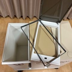 ゴミ箱　3分割　キャスター付　　の画像