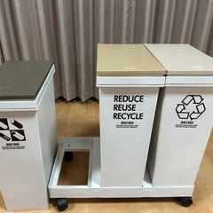 ゴミ箱　3分割　キャスター付　　の画像