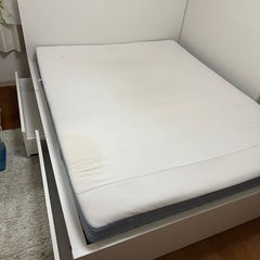 IKEA MALM ベッドフレーム（ハイタイプ）、収納ボックス2個付き、ホワイト/ルローイ、160x200cm、マットレス付き
の画像