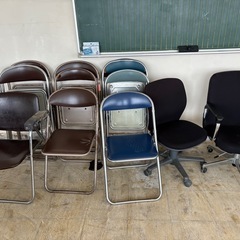 長テーブル6本とパイプ椅子24個の画像