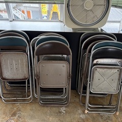 長テーブル6本とパイプ椅子24個の画像