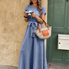 青色ワンピースの画像