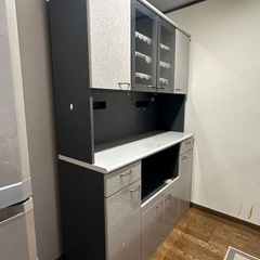 大型　食器棚　カップボードの画像