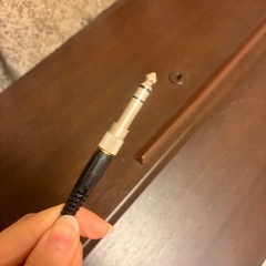 電子ピアノ イス、ヘッドホン、端子付きの画像