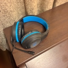 電子ピアノ イス、ヘッドホン、端子付きの画像