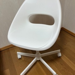 IKEA  回転チェア　ホワイトの画像