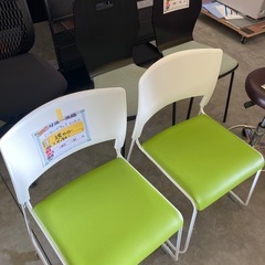 【来店歓迎】新入荷 オフィスチェア ミーティングチェア 回転スツール パンフレットラック 検)事務机 オフィス チェア　会議 椅子　ロッカー　ミーティングテーブル　応接ソファ 店舗 事務所 什器　書庫 本棚 ラック デスク スチール 美品多数 格安 【中古オフィス家具】の画像