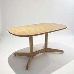 周りから囲みやすい✨ダイニングテーブルの画像