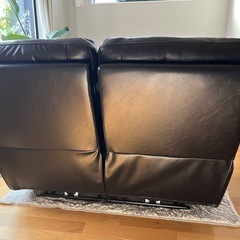 [無料 手渡し限定] 本革電動リクライニングソファ（2人掛け）の画像