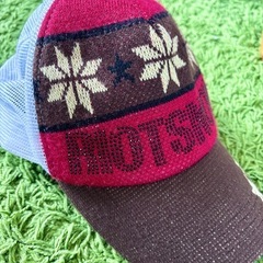 ❄️赤×ストーンがきらめく冬のアクセント帽子✨ノルディック柄で季節感たっぷり⛄可愛く上品なワンポイントに…♡の画像