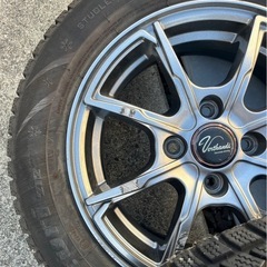 175/65/14R 82T スタッドレス付きの画像