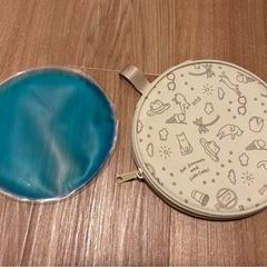 ネックリング&保冷剤付き入れ物の画像