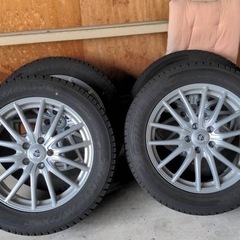 ワンシーズン使用のみ　半額以下スタッドレスタイヤ　ホイール付き４本　の画像