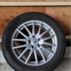 ワンシーズン使用のみ　半額以下スタッドレスタイヤ　ホイール付き４本　の画像