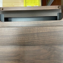 ◇ドリーム尼崎1号館◇【ジモティー割引対象商品】オフィスコム パーソナルデスク 1000x600 DBRの画像