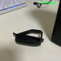 トヨタRAV4用のゴミ箱と専用ではないがサングラス掛けの画像