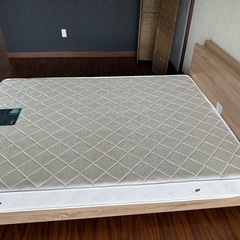 配達可【ダブルベッド】クリーニング済【管理番号11211】金の画像