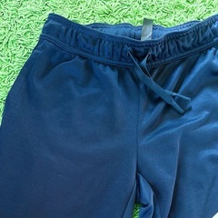 お取置き中✨adidas 子供用半ズボン PRIMEGREEN♡鮮やかネイビー×存在感ロゴで元気におしゃれ✨美品400円💖の画像