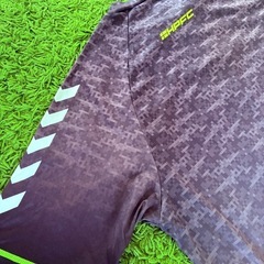 ✨👕 hummel🫧半袖シャツ♡大きめロゴでスポーツもおしゃれに✨着用少なめ美品600円💖の画像