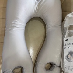 上半身を包み込むまくらの画像