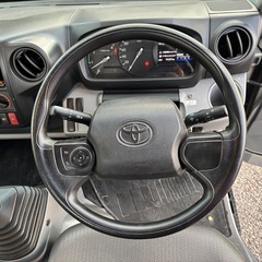 自社ローンあり！ガソリン100リットルプレゼント✨ネオ５✨ウィンチ・ラジコン有✨トヨタ☆トヨエース☆積載車☆4000cc☆3人乗り☆の画像