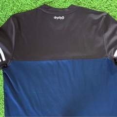 ✨👕adidas🫧Tシャツ CLIMALITE♡おしゃれ配色×3本ラインでスポーツもカジュアルも快適✨美品600円💖の画像