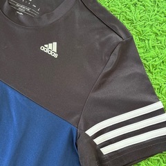 ✨👕adidas🫧Tシャツ CLIMALITE♡おしゃれ配色×3本ラインでスポーツもカジュアルも快適✨美品600円💖の画像