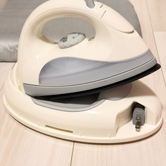 ニトリ コードレススチームアイロン ES-140 & アイロン台の画像