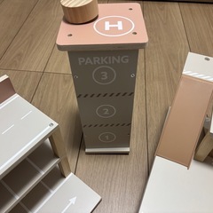 【新品未開封】スリーコインズ　ミニカー用立体駐車場　3点セット　スリコ　3coins トミカの画像