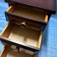 【 アンティーク】小型チェストの画像