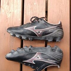 ミズノ　ジュニアサッカースパイク　アルファ22センチの画像