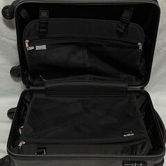 カーボン調　小型　スーツケース　2泊3日程度　の画像