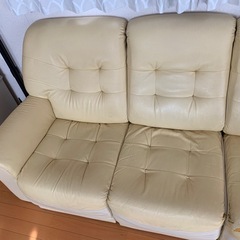 差し上げます！引き取り限定！3分割 3人掛けソファの画像