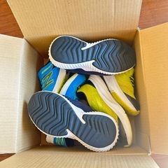 スニーカー18センチ 3足セット　瞬足　ニューバランス アディダス フォルタランの画像