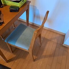 ダイニングテーブル(木製)、椅子２脚　(木製)の画像