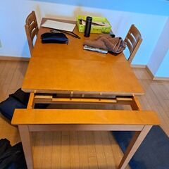 ダイニングテーブル(木製)、椅子２脚　(木製)の画像