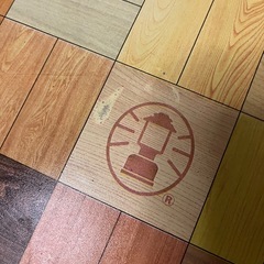 折りたたみテーブルと椅子の画像