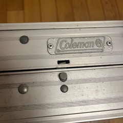 折りたたみテーブルと椅子の画像