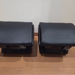 TOYOTA(トヨタ)　純正部品　オットマン08790-28060-CO 2個の画像