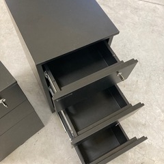 【購入者決定11/14引渡し予定】【OF-76】スリムサイドワゴン デスクワゴン 鍵付き ブラック 黒 オフィスワゴン スチールキャビネット　検)事務机 オフィス チェア　会議 椅子　ロッカー　ミーティングテーブル　応接ソファ 店舗 事務所 什器　書庫 本棚 ラック デスク スチール 美品多数 格安 【中古オフィス家具】の画像